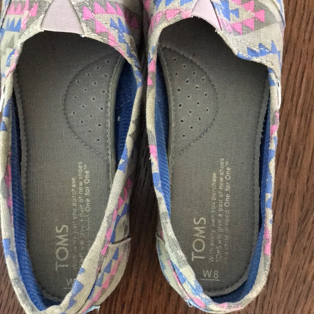 TOMS - Picture 3 of 4